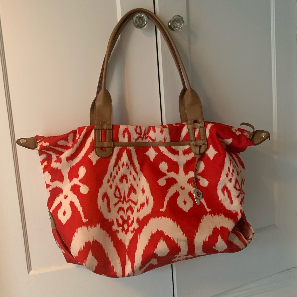 red handbag!